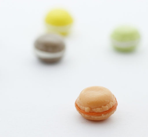 Kjøp miniatyr aprikos macaron i polymer leire - gourmet dekorasjon fimo leire