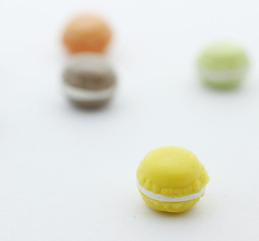 Kjøp miniatyr sitronmakron i polymer leire - gourmet dekorasjon fimo leire