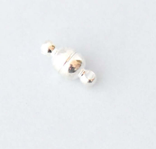 Kjøp 2 små sølvmagnetiske spenner 11x5mm - klare for smykkekreasjonene dine
