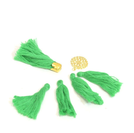 Kjøp 4 vårgrønne pomponger 2,5 -3 cm - til smykker, sying eller dekorasjon