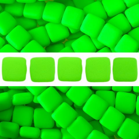 2-hulls CzechMates fliseperler Neongrønn 6 mm (50)